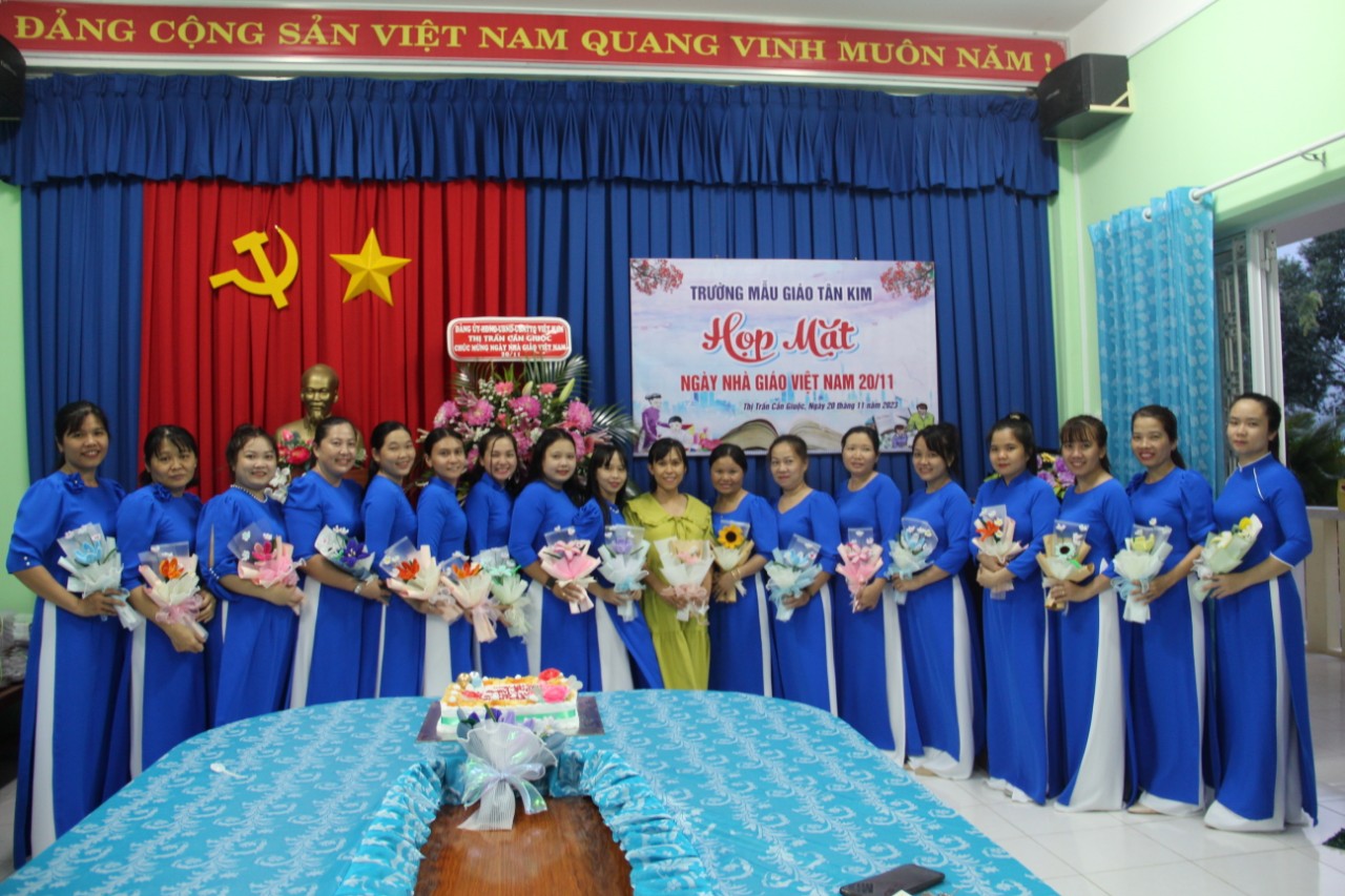 Họp mặt ngày Nhà giáo Việt Nam 20-11